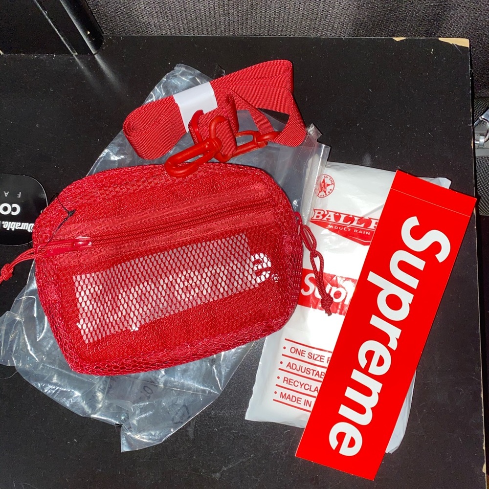 SUPREME SHOULDER BAG